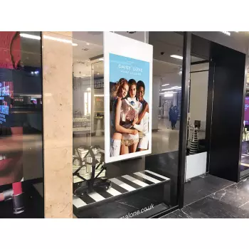 Dwustronny ekran witrynowy, wiszący