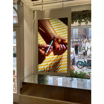 Dwustronny ekran witrynowy, wiszący