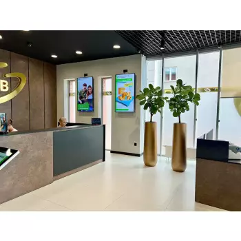 Monitor reklamowy 55 cali z Androidem o wysokiej jasności 700 cd/m²