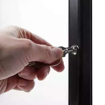 Gablota na menu z panelem na logo czarna