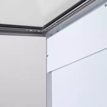 Gablota na menu z panelem na logo