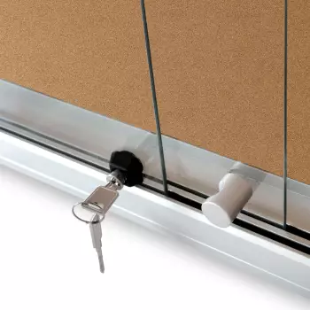 Korkowa gablota Luxe z przesuwanymi drzwiami