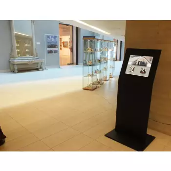 Infokiosk multimedialny SOTI