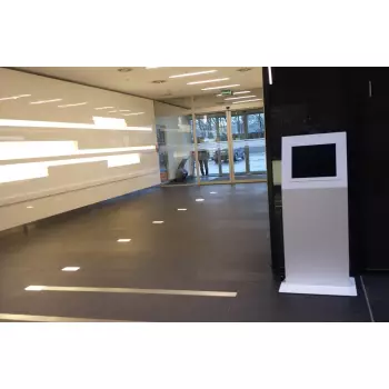 Infokiosk multimedialny SOTI