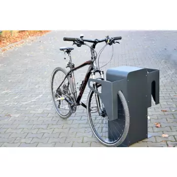 Stojak-na-rowery-elektryczne-ze-stacją-ładowania-II-INOX