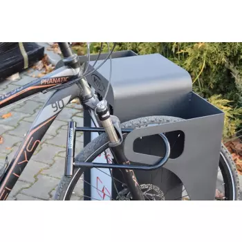 Stojak na rowery elektryczne ze stacją ładowania II