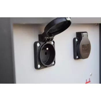 Stojak-na-rowery-elektryczne-ze-stacją-ładowania-II-INOX