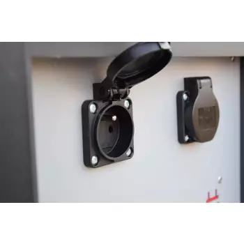 Stojak-na-rowery-elektryczne-ze-stacją-ładowania-III-INOX