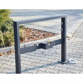 Stojak-rowerowy-U17-ze-stacją-ładowania-rowerów