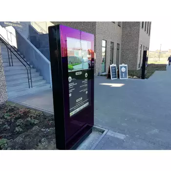 Zewnętrzny totem reklamowy 65 cali