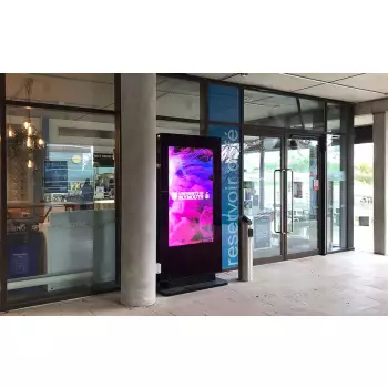 Zewnętrzny totem reklamowy 49 cali
