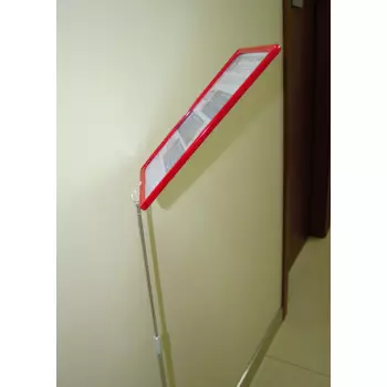 Stojak plakatowy UCHYLNY MAXI A4