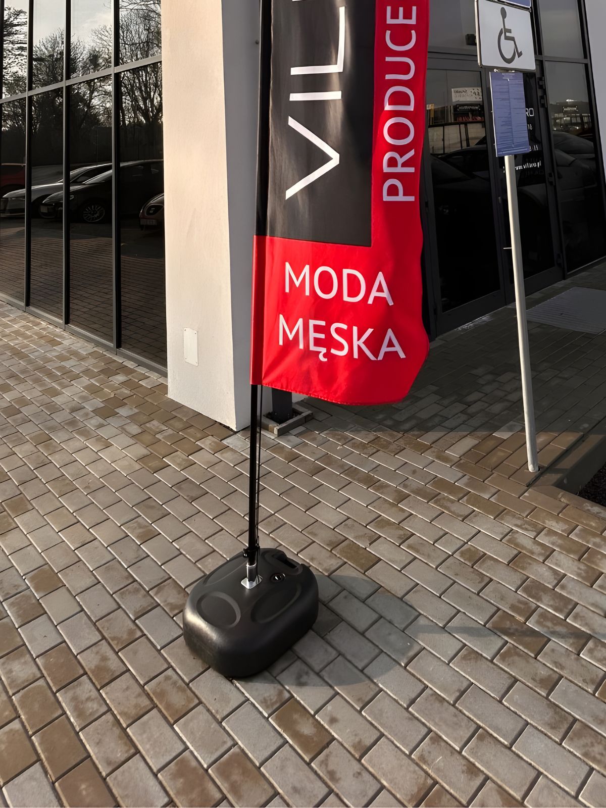 flagi reklamowe na lampy uliczne system bannerów miejskich dwustronnych