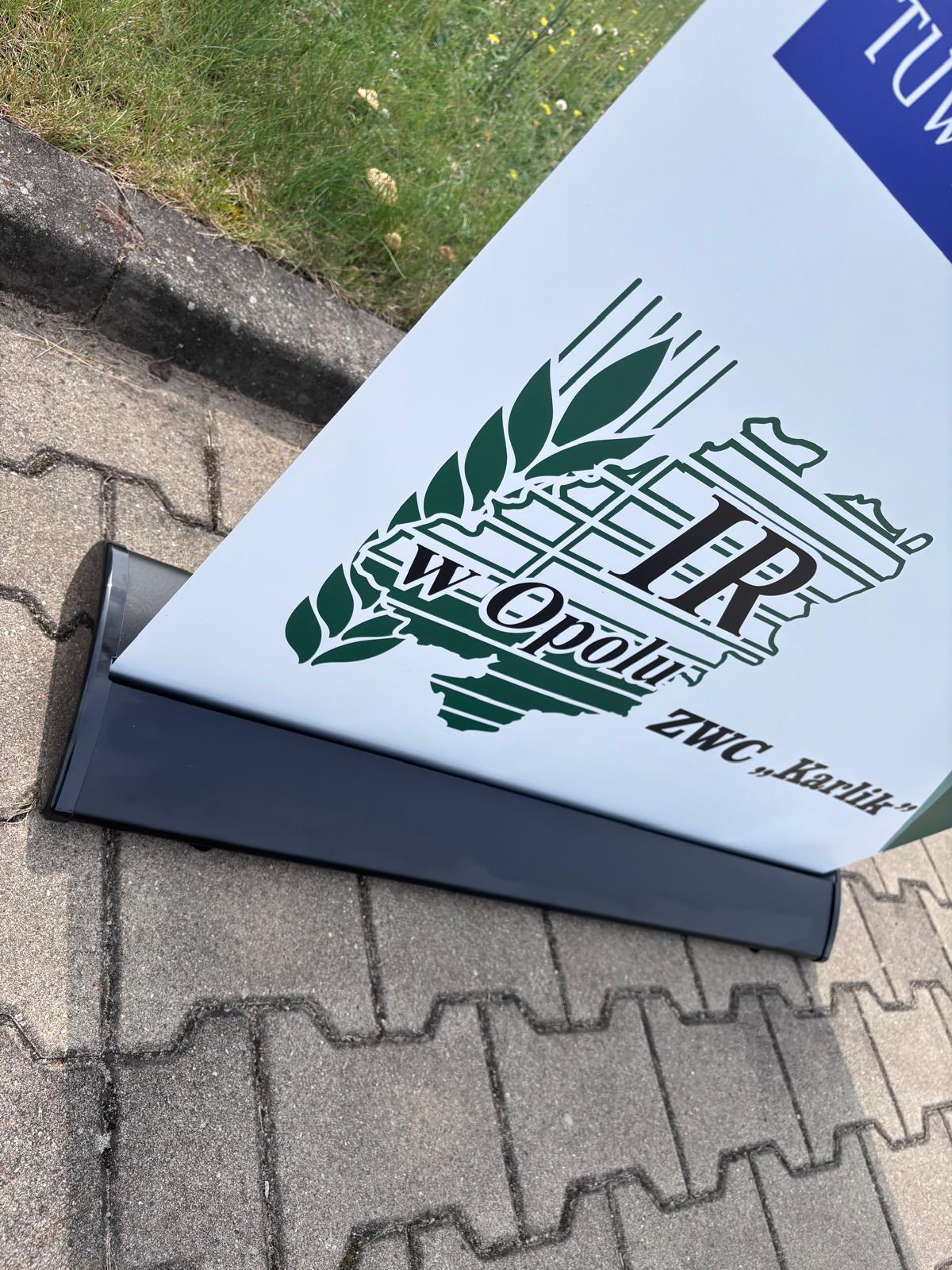 roll up Exclusive kaseta w kształcie łezki elegancki system reklamowy roll up design premium