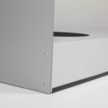 Strefa dla zwierząt z panelem reklamowym