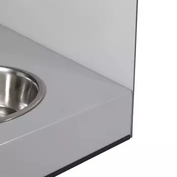 Strefa dla zwierząt z panelem reklamowym