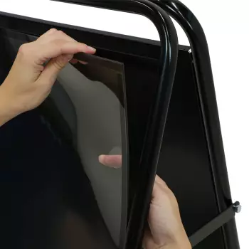 Elegancki potykacz z ramką magnetyczną