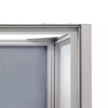 Wieża tekstylna z czterostronną ekspozycją